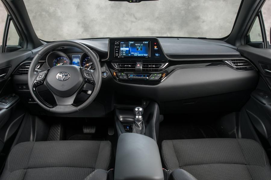 Торпедо Toyota C-HR 2017 года  (NA) (фото 32 из 44)